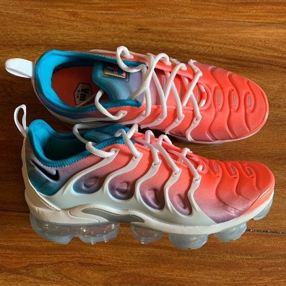 vapormax plus lava glow
